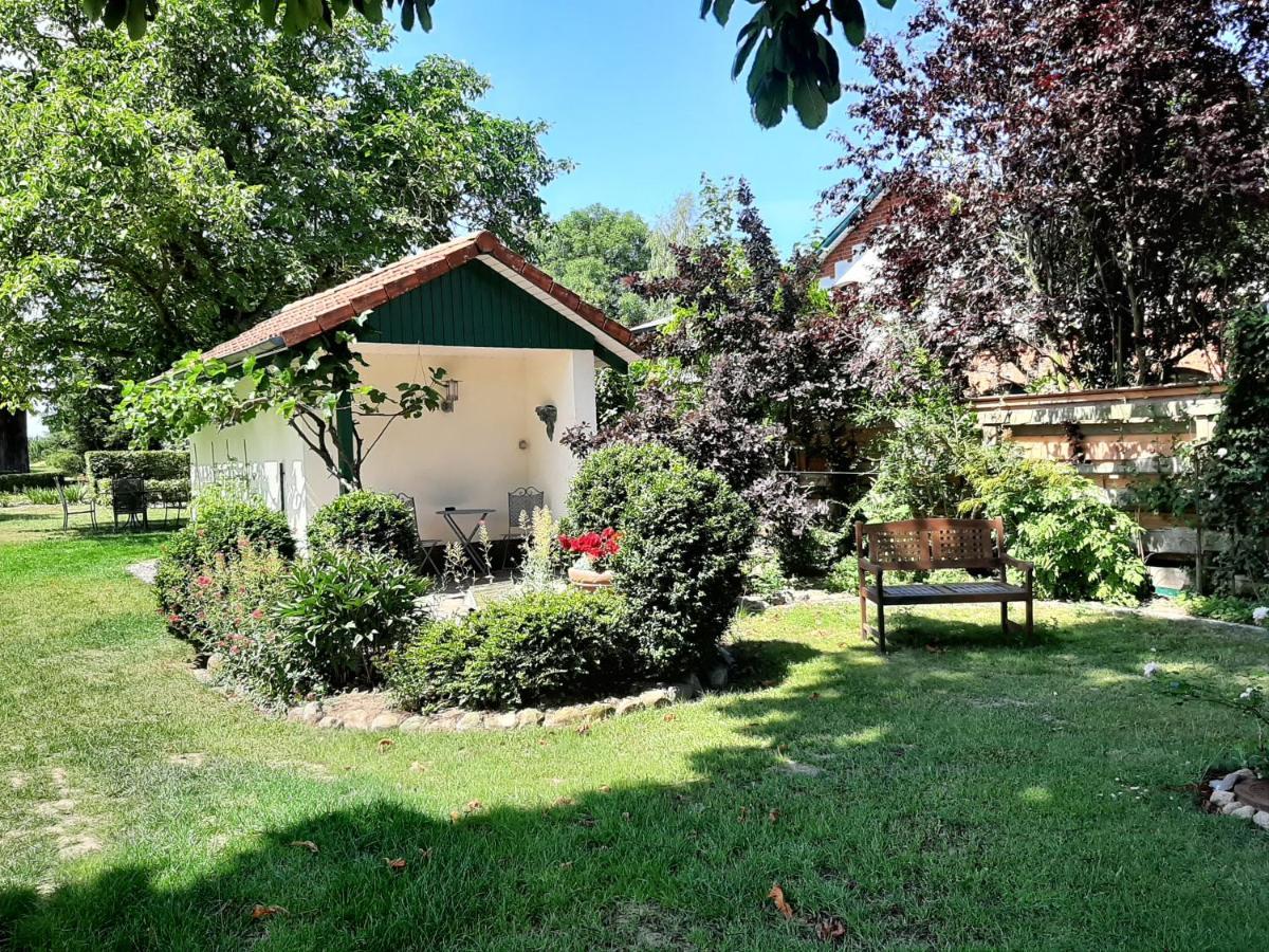 Отель Gutshaus Neu Farpen Neuburg  Экстерьер фото